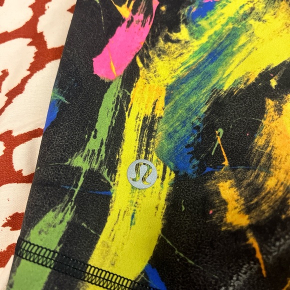 Lululemon shorts - Picture 4 of 5